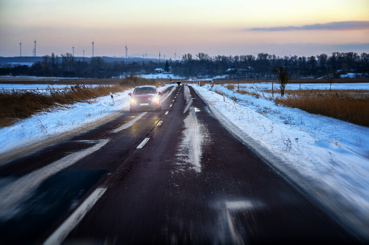GURBETÇİLERE KRİTİK UYARI: Arabanızın Otomatik Far Özelliğine Sakın Güvenmeyin!