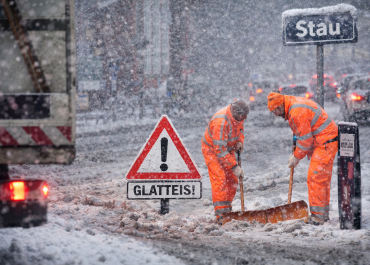 Sılayolu Yolcularına Hayati Uyarı: Almanya’da Dondurucu Soğuk ve Kar Esareti!
